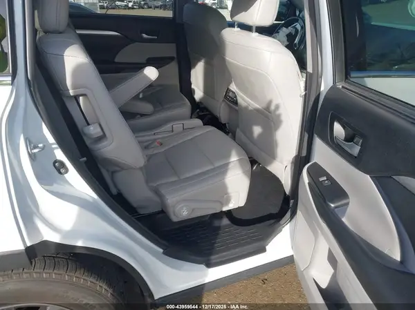 5TDJZRFH6JS545016 2018 TOYOTA HIGHLANDER - Image 8