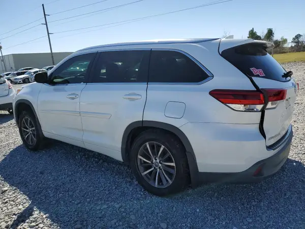 5TDJZRFH6JS545176 2018 TOYOTA HIGHLANDER - Image 2