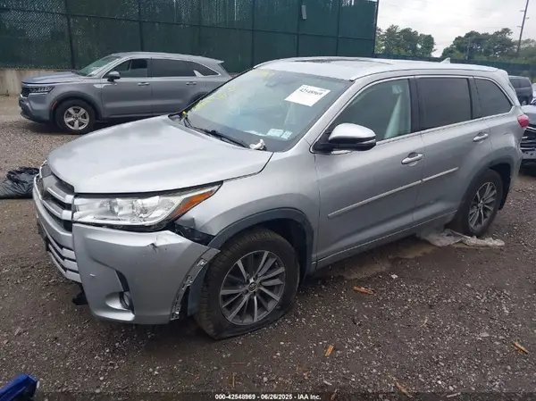5TDJZRFH6JS545680 2018 TOYOTA HIGHLANDER - Image 2