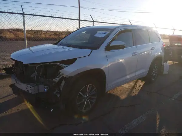 5TDJZRFH6JS546473 2018 TOYOTA HIGHLANDER - Image 2