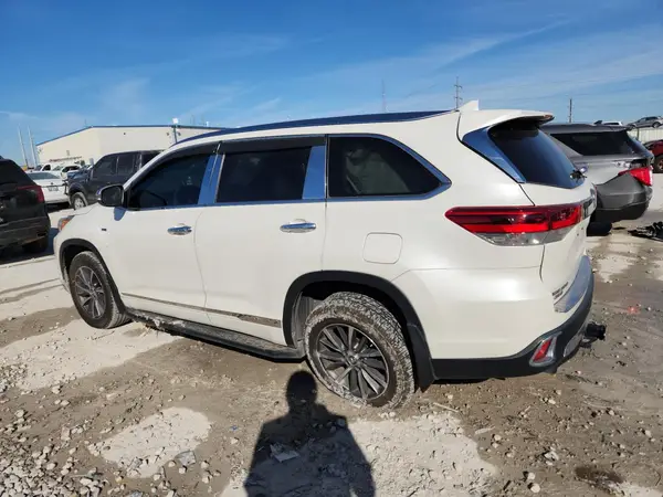 5TDJZRFH6JS548305 2018 TOYOTA HIGHLANDER - Image 2