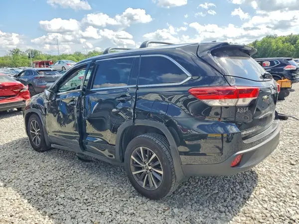 5TDJZRFH6JS548501 2018 TOYOTA HIGHLANDER - Image 2