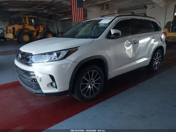 5TDJZRFH6JS548546 2018 TOYOTA HIGHLANDER - Image 2