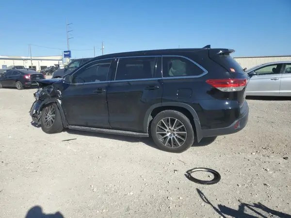 5TDJZRFH6JS549261 2018 TOYOTA HIGHLANDER - Image 2