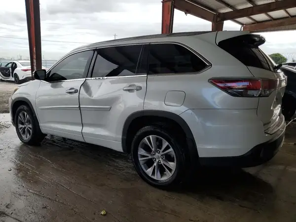 5TDJZRFH6JS550992 2018 TOYOTA HIGHLANDER - Image 2