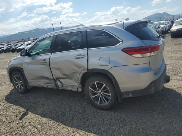 5TDJZRFH6JS551575 2018 TOYOTA HIGHLANDER - Image 2