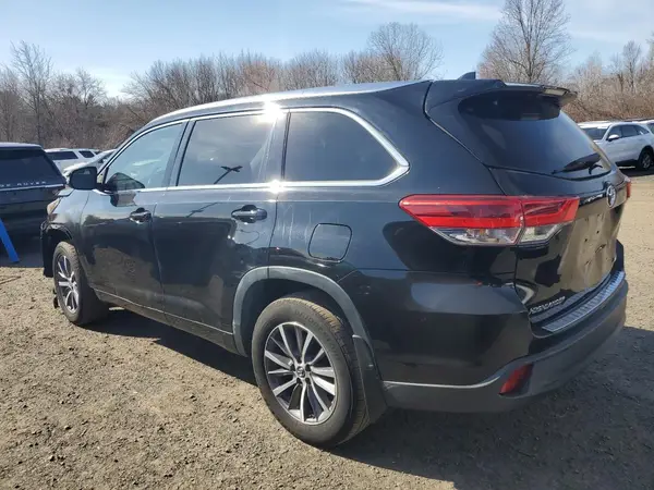 5TDJZRFH6JS553195 2018 TOYOTA HIGHLANDER - Image 2