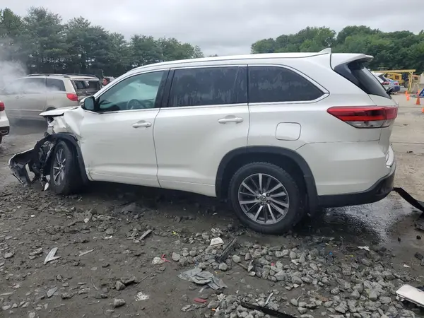 5TDJZRFH6JS554573 2018 TOYOTA HIGHLANDER - Image 2