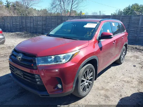 5TDJZRFH6JS555089 2018 TOYOTA HIGHLANDER - Image 2