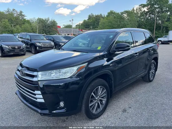 5TDJZRFH6JS558378 2018 TOYOTA HIGHLANDER - Image 2