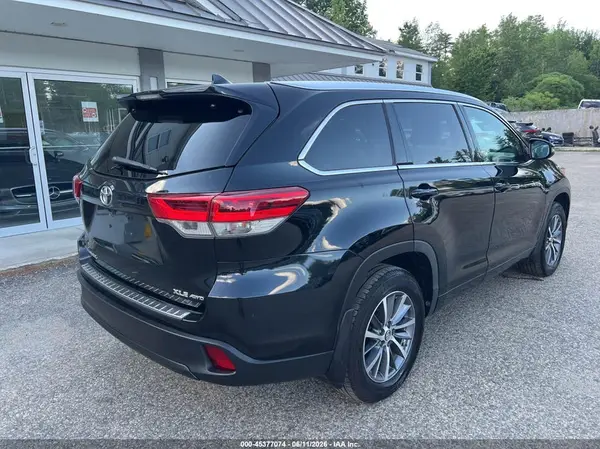 5TDJZRFH6JS558378 2018 TOYOTA HIGHLANDER - Image 4