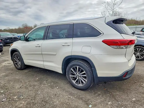 5TDJZRFH6JS560308 2018 TOYOTA HIGHLANDER - Image 2