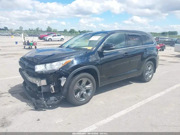 5TDJZRFH6JS560597 2018 TOYOTA HIGHLANDER - Image 2