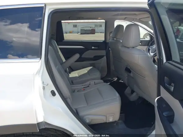 5TDJZRFH6JS561636 2018 TOYOTA HIGHLANDER - Image 8