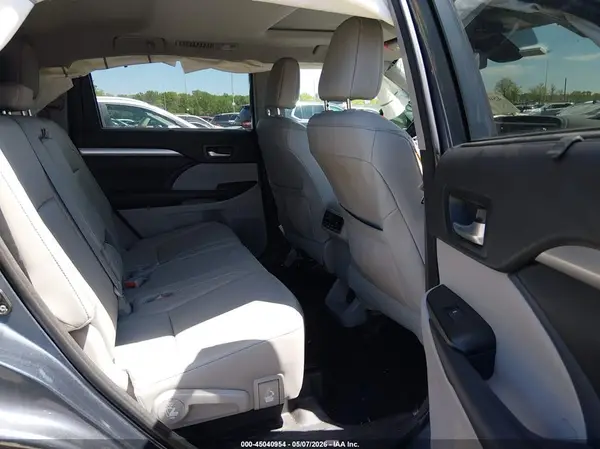 5TDJZRFH6JS804636 2018 TOYOTA HIGHLANDER - Image 8