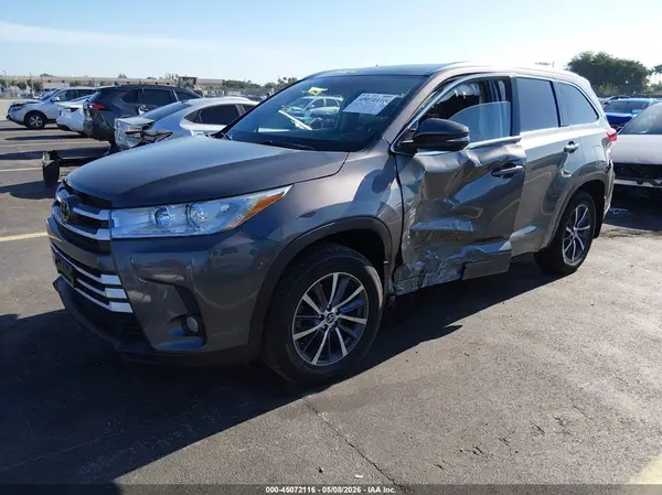 5TDJZRFH6JS806435 2018 TOYOTA HIGHLANDER - Image 2
