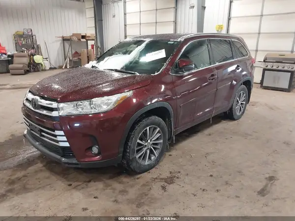 5TDJZRFH6JS806726 2018 TOYOTA HIGHLANDER - Image 2
