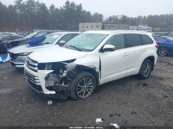 5TDJZRFH6JS807472 2018 TOYOTA HIGHLANDER - Image 2