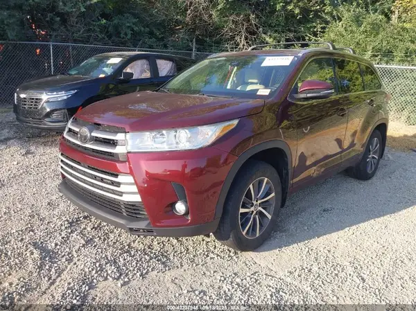 5TDJZRFH6JS809674 2018 TOYOTA HIGHLANDER - Image 2