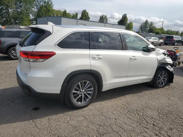 5TDJZRFH6JS812607 2018 TOYOTA HIGHLANDER - Image 2