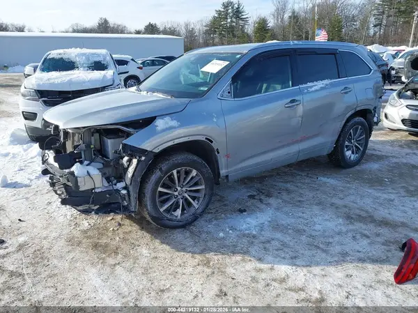 5TDJZRFH6JS814244 2018 TOYOTA HIGHLANDER - Image 2