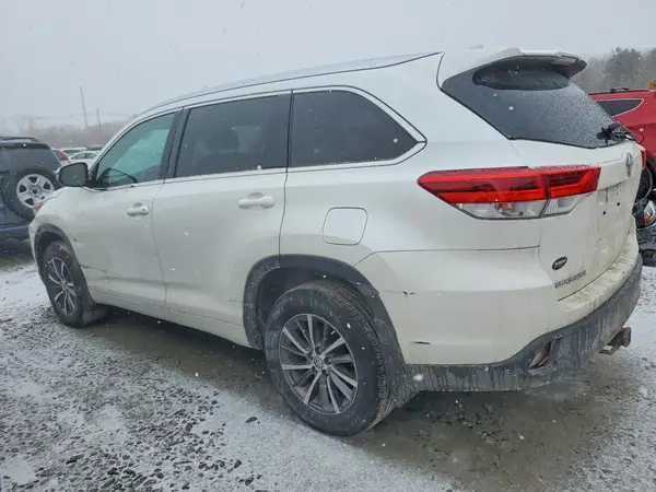 5TDJZRFH6JS818374 2018 TOYOTA HIGHLANDER - Image 2