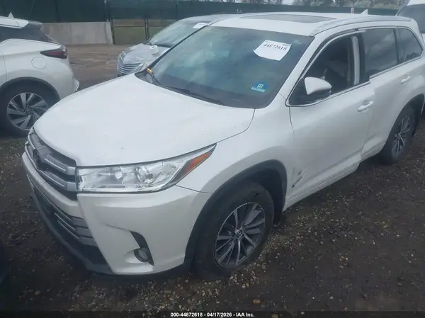 5TDJZRFH6JS819041 2018 TOYOTA HIGHLANDER - Image 2