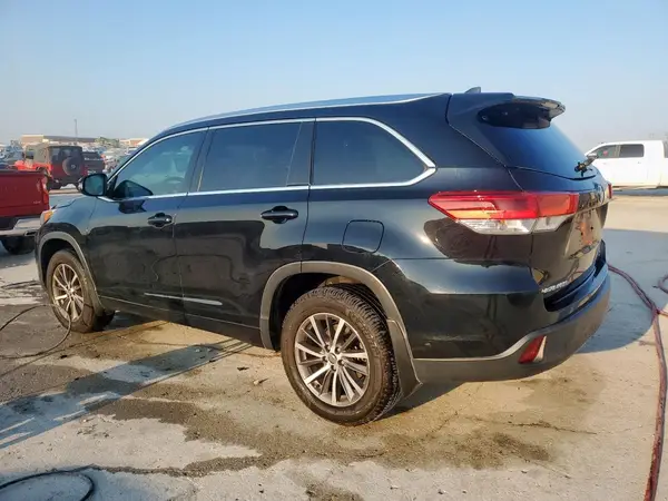 5TDJZRFH6JS825731 2018 TOYOTA HIGHLANDER - Image 2