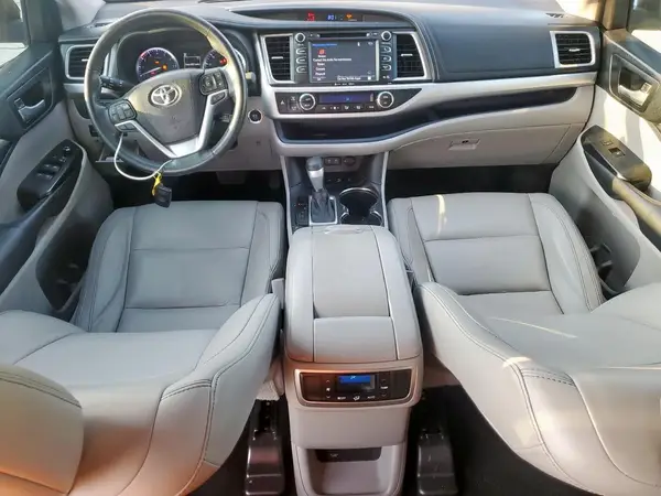 5TDJZRFH6JS825731 2018 TOYOTA HIGHLANDER - Image 8