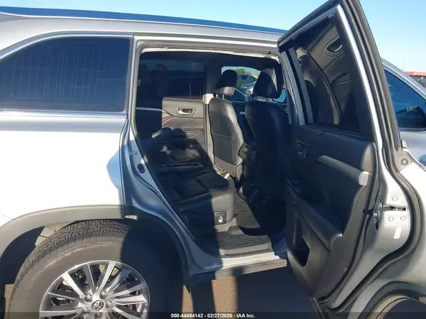 5TDJZRFH6JS829567 2018 TOYOTA HIGHLANDER - Image 8