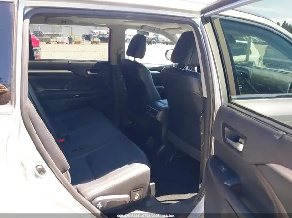 5TDJZRFH6JS832825 2018 TOYOTA HIGHLANDER - Image 8