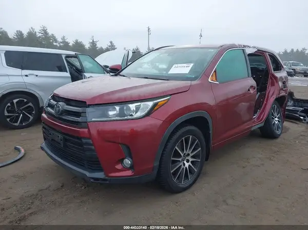 5TDJZRFH6JS833716 2018 TOYOTA HIGHLANDER - Image 2