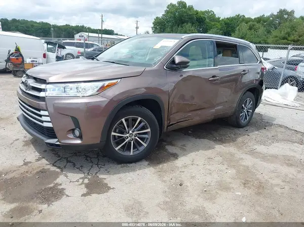 5TDJZRFH6JS834347 2018 TOYOTA HIGHLANDER - Image 2