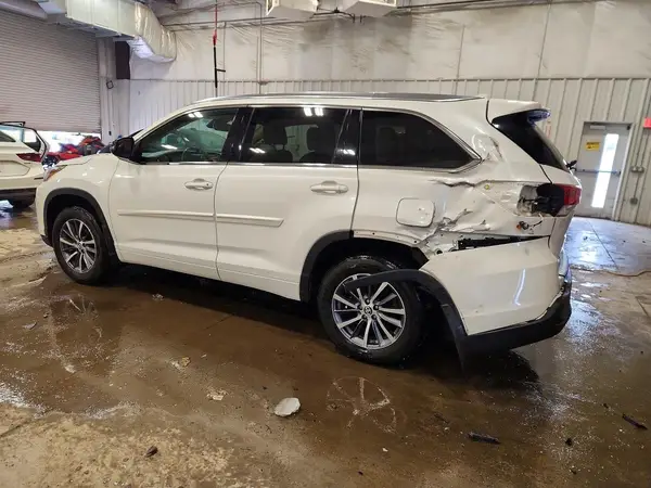 5TDJZRFH6JS835269 2018 TOYOTA HIGHLANDER - Image 2