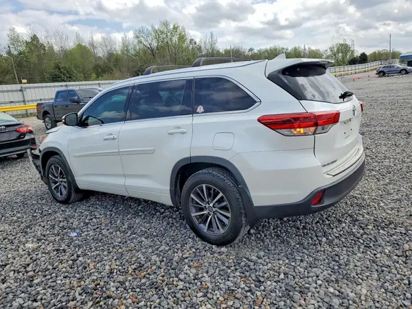 5TDJZRFH6JS838849 2018 TOYOTA HIGHLANDER - Image 2