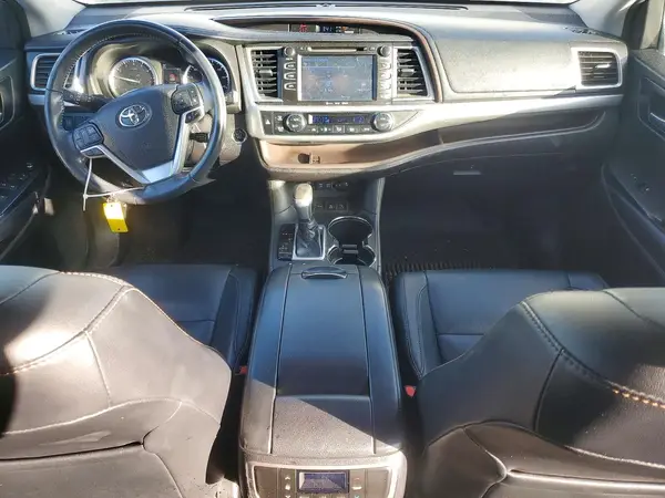 5TDJZRFH6JS841055 2018 TOYOTA HIGHLANDER - Image 8