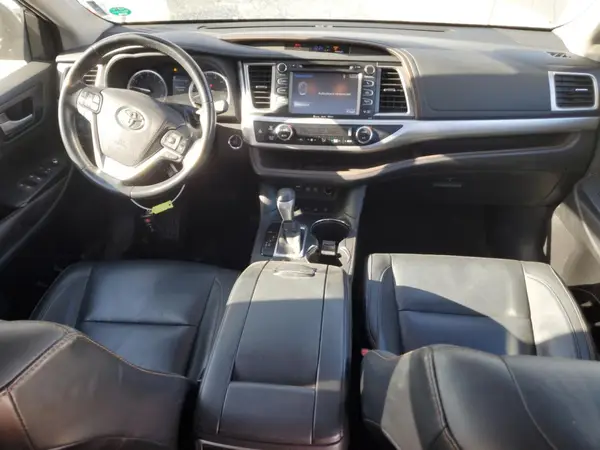5TDJZRFH6JS843162 2018 TOYOTA HIGHLANDER - Image 8