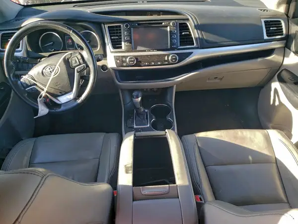 5TDJZRFH6JS843887 2018 TOYOTA HIGHLANDER - Image 8