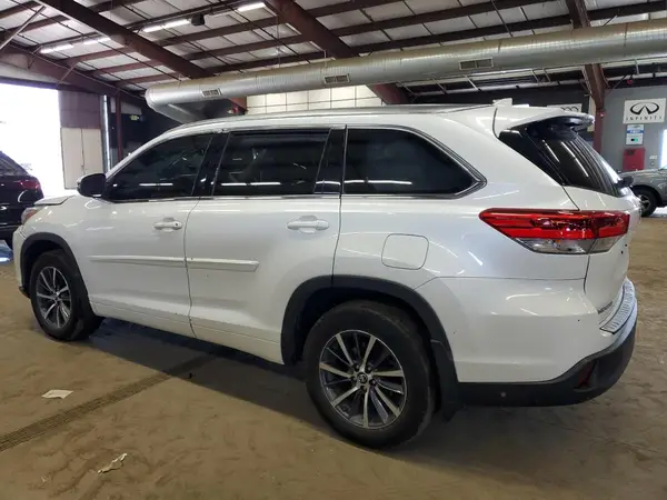 5TDJZRFH6JS844912 2018 TOYOTA HIGHLANDER - Image 2