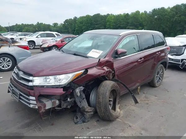 5TDJZRFH6JS846160 2018 TOYOTA HIGHLANDER - Image 2
