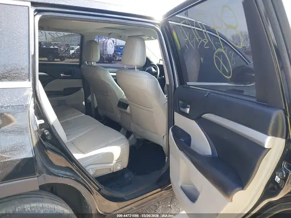 5TDJZRFH6JS847017 2018 TOYOTA HIGHLANDER - Image 8