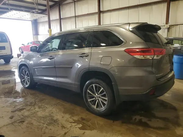 5TDJZRFH6JS848507 2018 TOYOTA HIGHLANDER - Image 2