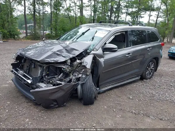 5TDJZRFH6JS851133 2018 TOYOTA HIGHLANDER - Image 2