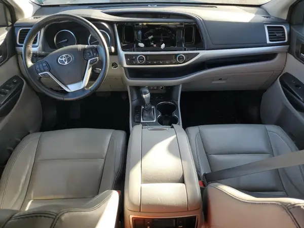 5TDJZRFH6JS854565 2018 TOYOTA HIGHLANDER - Image 8
