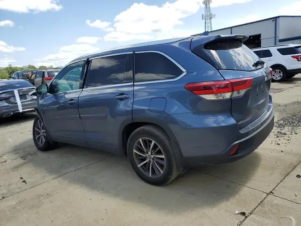 5TDJZRFH6JS857546 2018 TOYOTA HIGHLANDER - Image 2