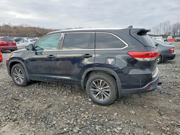 5TDJZRFH6JS857871 2018 TOYOTA HIGHLANDER - Image 2