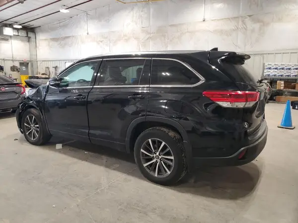 5TDJZRFH6JS859894 2018 TOYOTA HIGHLANDER - Image 2