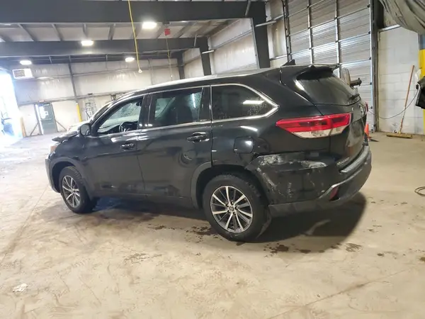 5TDJZRFH6JS860222 2018 TOYOTA HIGHLANDER - Image 2