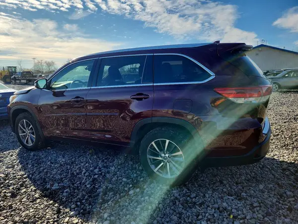 5TDJZRFH6JS864268 2018 TOYOTA HIGHLANDER - Image 2
