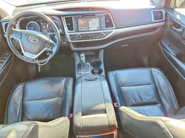 5TDJZRFH6JS873665 2018 TOYOTA HIGHLANDER - Image 8